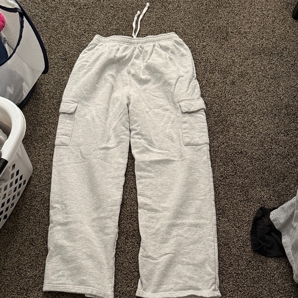 BRANDY MELVILLE SILVER GRAY CARGO PANTS - Picture 5 of 8